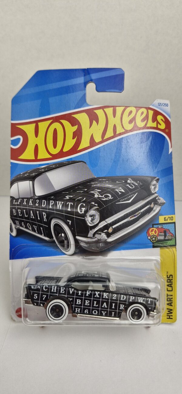 Hot Wheels ’57 Chevy Bel Air Lacrado 1:64, da série HW Art Cars 2024. Miniatura Hot Wheels 1:64 na cor Preto, lacrada e perfeita para colecionadores que buscam exclusividade. Ideal para completar sua vitrine ou coleção com estilo.