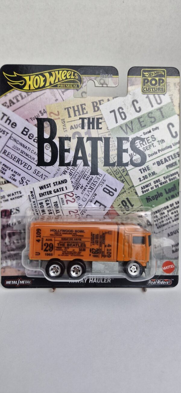 #hotwheels #thebeatles #popculture #hiwayhauler #lacrado #164 #garagem64