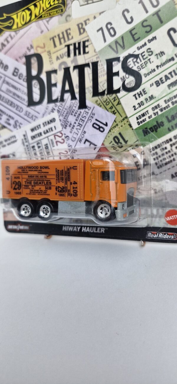 #hotwheels #thebeatles #popculture #hiwayhauler #lacrado #164 #garagem64