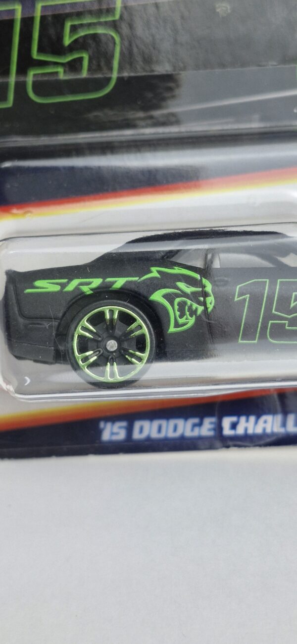 #hotwheels #challenger #hellcat #neonspeeders #lacrado #164 #garagem64