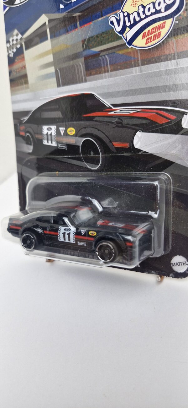 Hot Wheels Custom Ford Maverick Lacrado 1:64, da série Vintage Racing Club 2024. Miniatura Hot Wheels 1:64 na cor Preto, lacrada e perfeita para colecionadores que buscam exclusividade. Ideal para completar sua vitrine ou coleção com estilo.