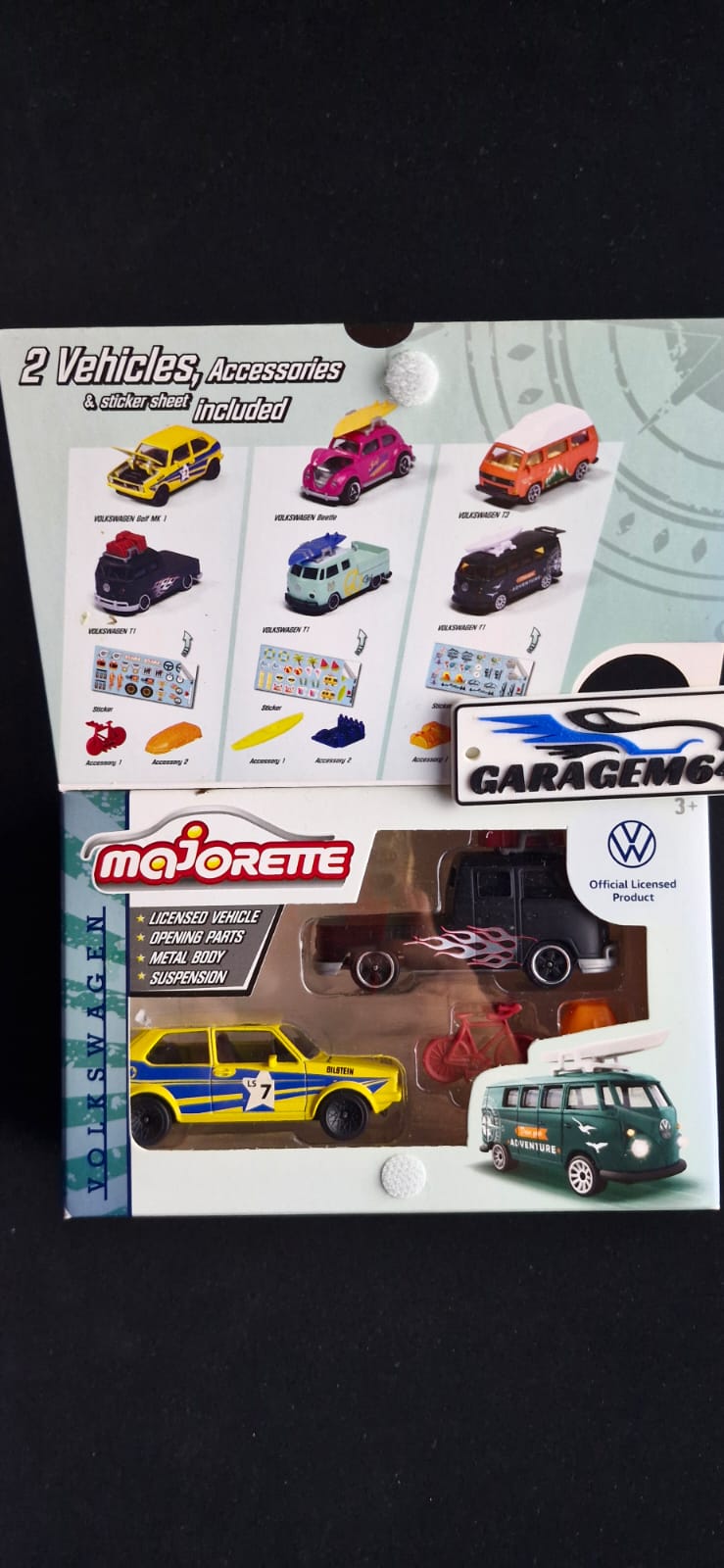 Set com 2 miniaturas Majorette Volkswagen The Originals. Produto original, acabamento premium diecast, ideal para colecionadores e fãs da marca VW.