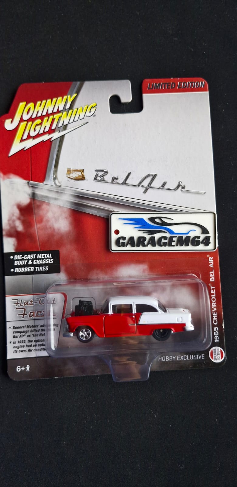 Miniatura Johnny Lightning do Chevy Bel Air 1955 com acabamento clássico e foco em colecionadores